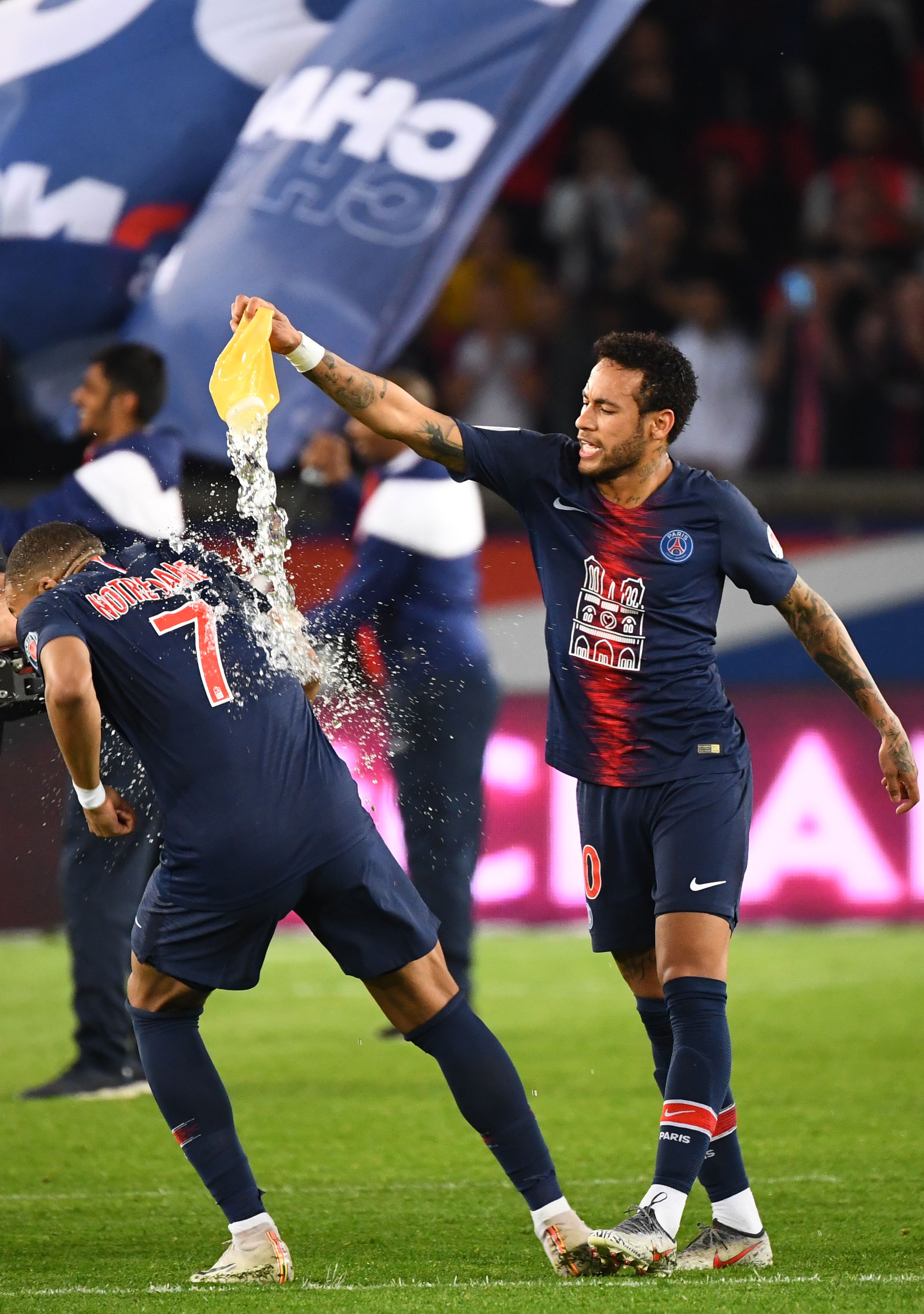 女足莱曼分享家中被盗后一片狼藉：下次请顺便帮我打扫一下