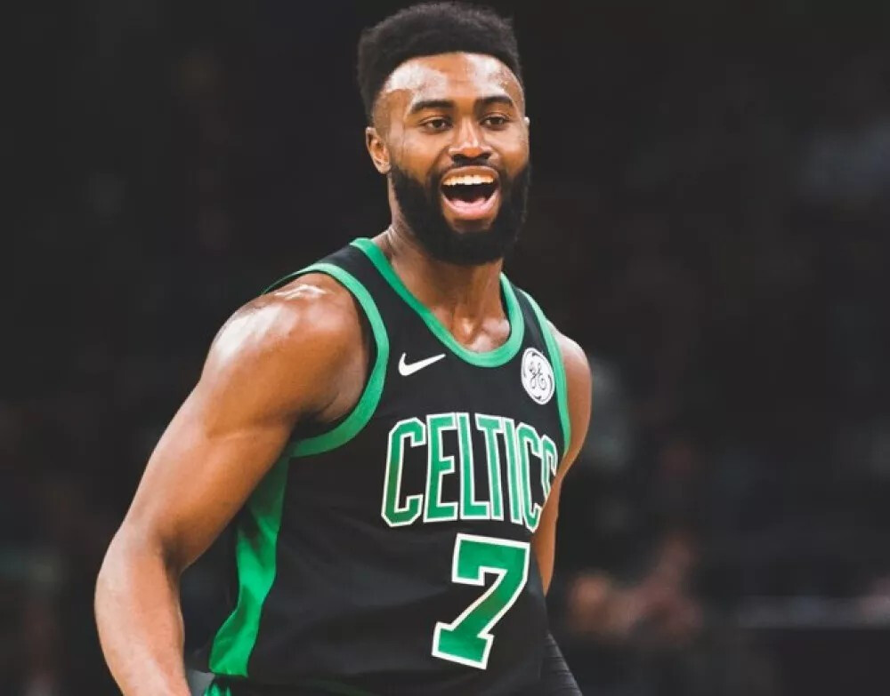 421.5万美元！乔丹NBA生涯首件球衣成功拍卖：历史第五贵
