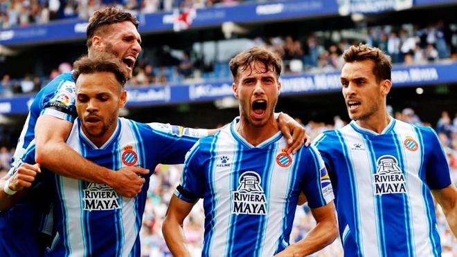 律师张冰质疑经纪人金畅无证还挣浙江上千万，后者回应：满嘴胡言