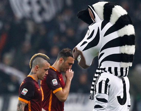 友谊赛半场：米德、斯坦韦均双响，中国女足0-5英格兰女足