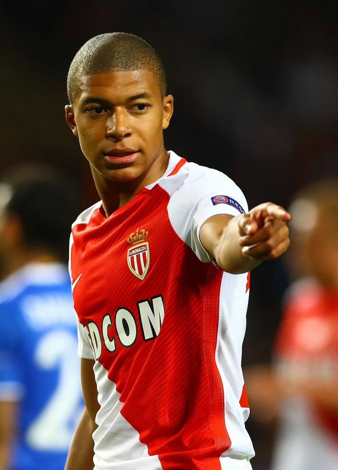 第四次，曼联错失进入欧冠区的机会。