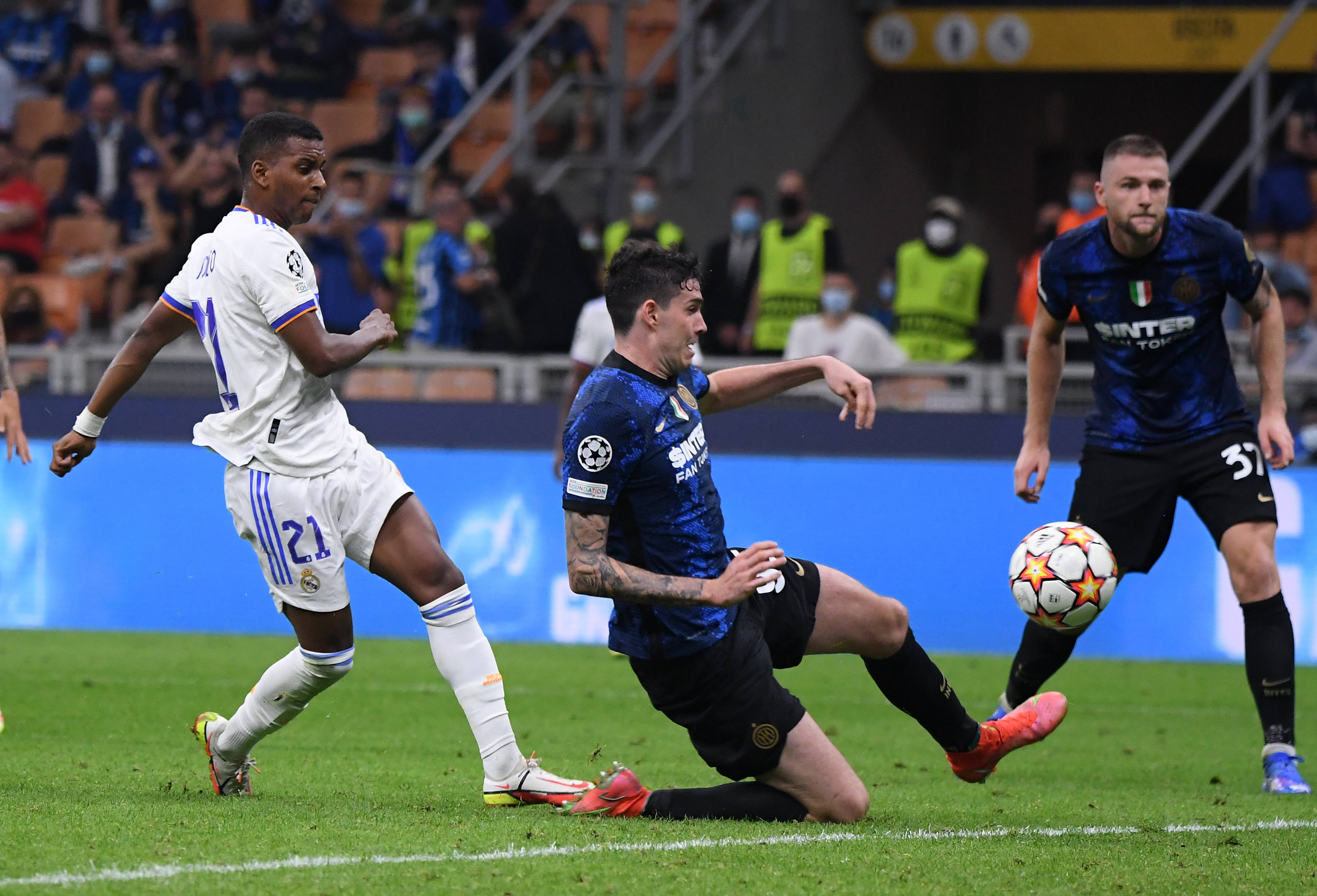 太阳报走访出售原味球衣公司的仓库：汗臭味强烈却不令人反感