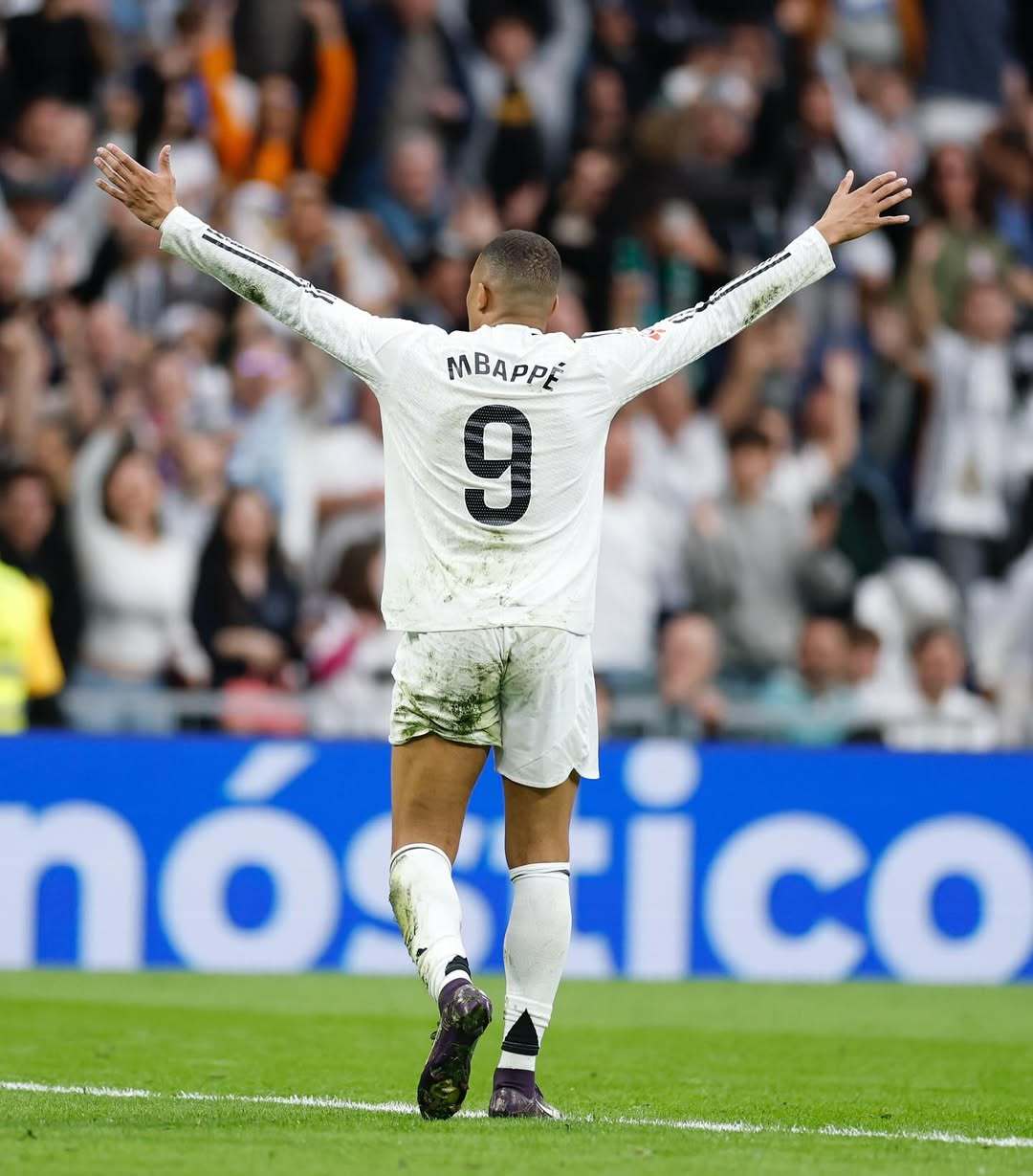 F1收官战正赛：维斯塔潘虽夺冠但无缘WDC；诺里斯加冕世界冠军