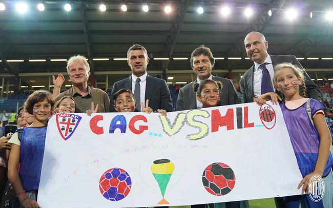 青岛记者：邵佳一大哥式的执教风格很适合当下中国足球的环境